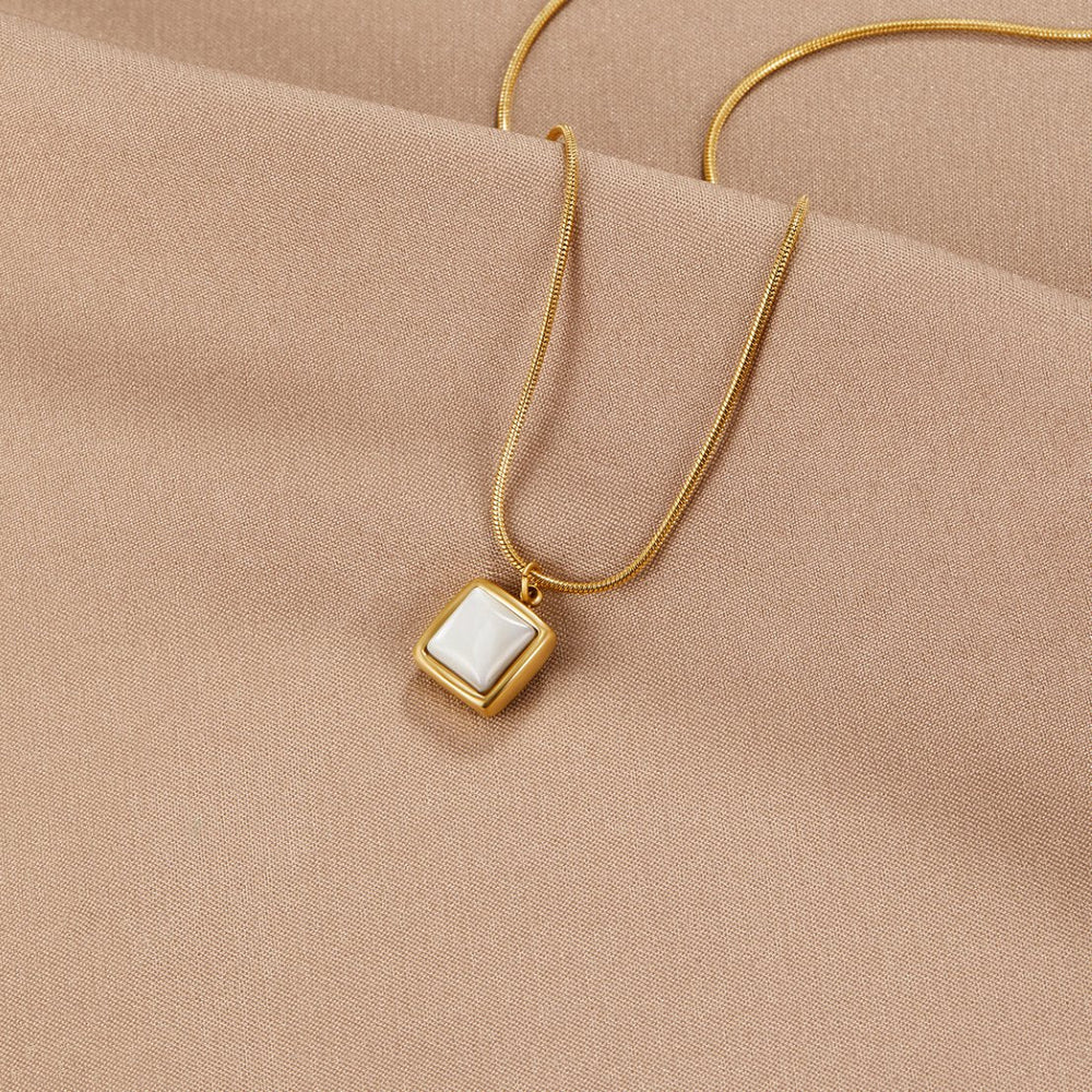 Collana con Ciondolo Pietra di Luna Riva