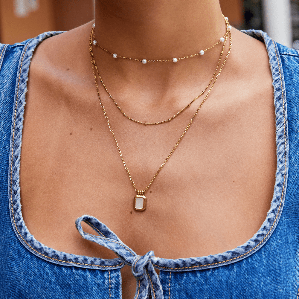 Collana a Strati con Ciondolo Bianco Valerie