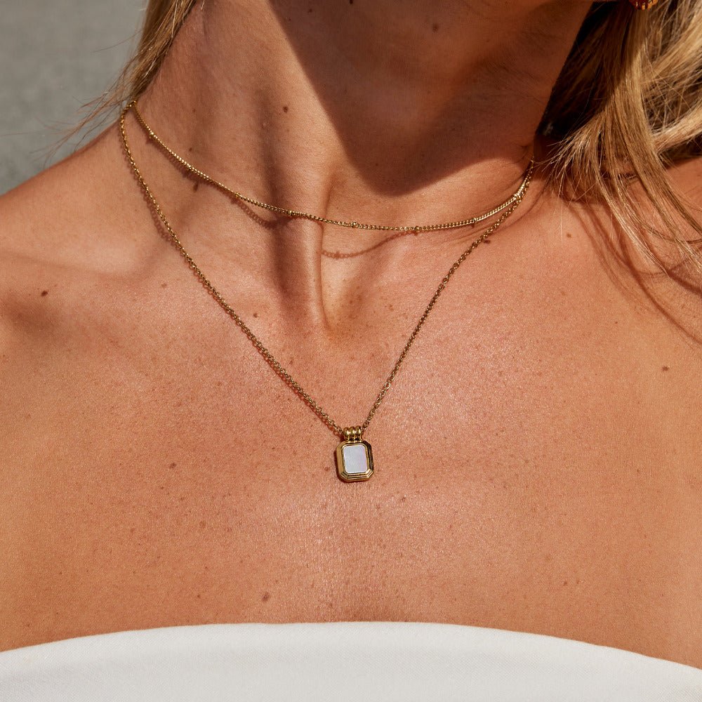 Collana a Strati con Ciondolo Bianco Valerie