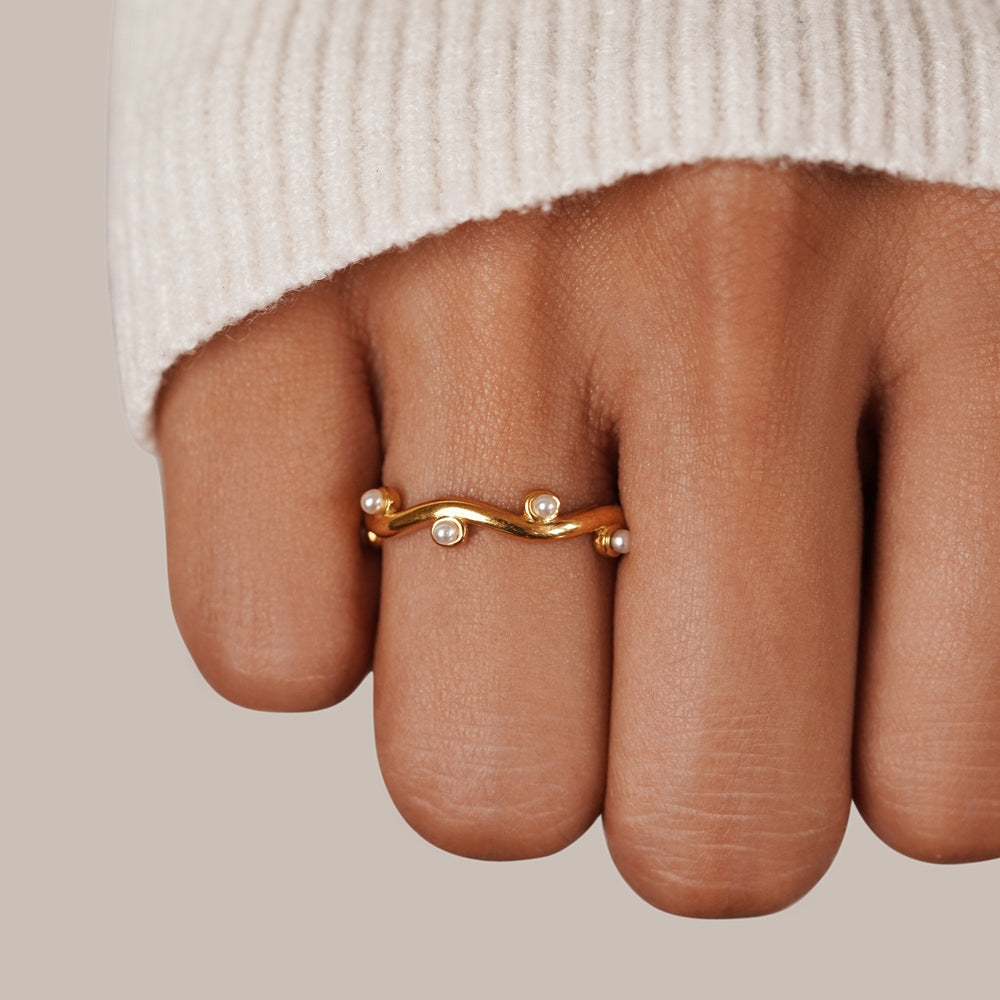 Anello Ondulato Perla Oro 18K